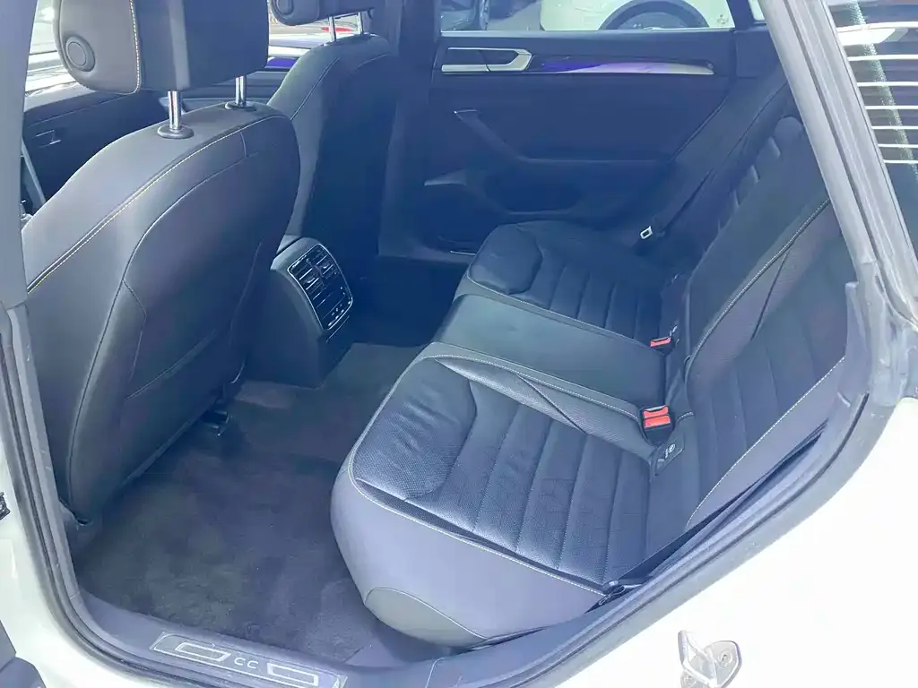 Volkswagen CC 2023 из CN, фото 8