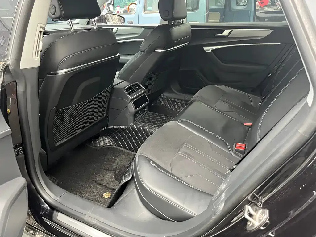 Audi A7L 2022 из CN, фото 2