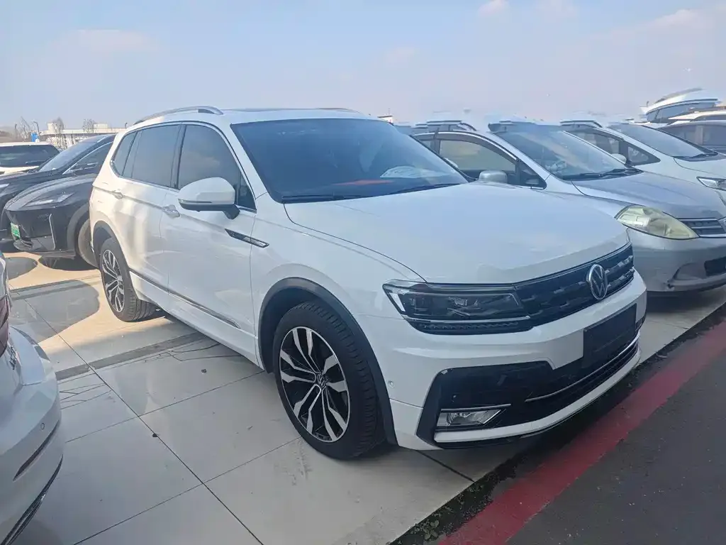 Volkswagen Tiguan L 2021 из CN, фото 2