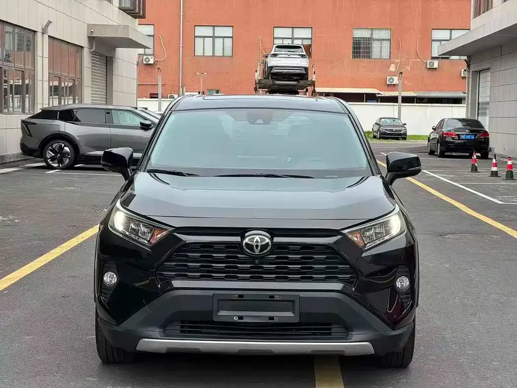 Toyota RAV4 2021 из CN, фото 3