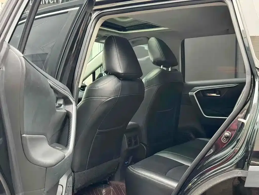 Toyota RAV4 2021 из CN, фото 2