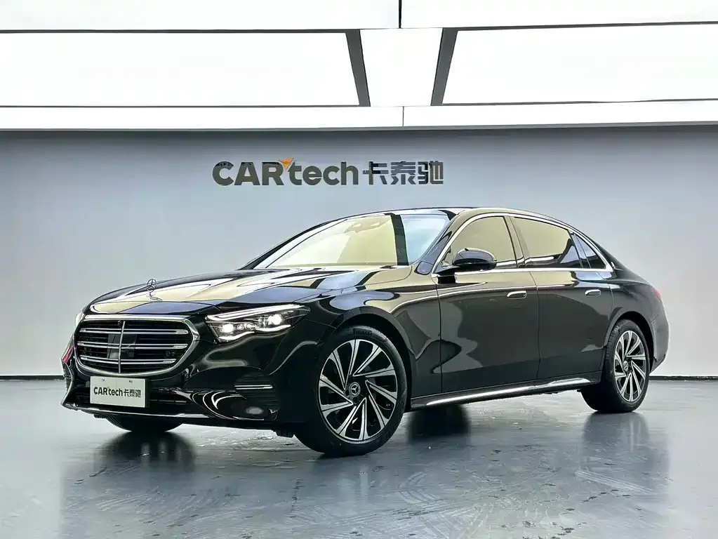 Mercedes-Benz E-Class — фото 1