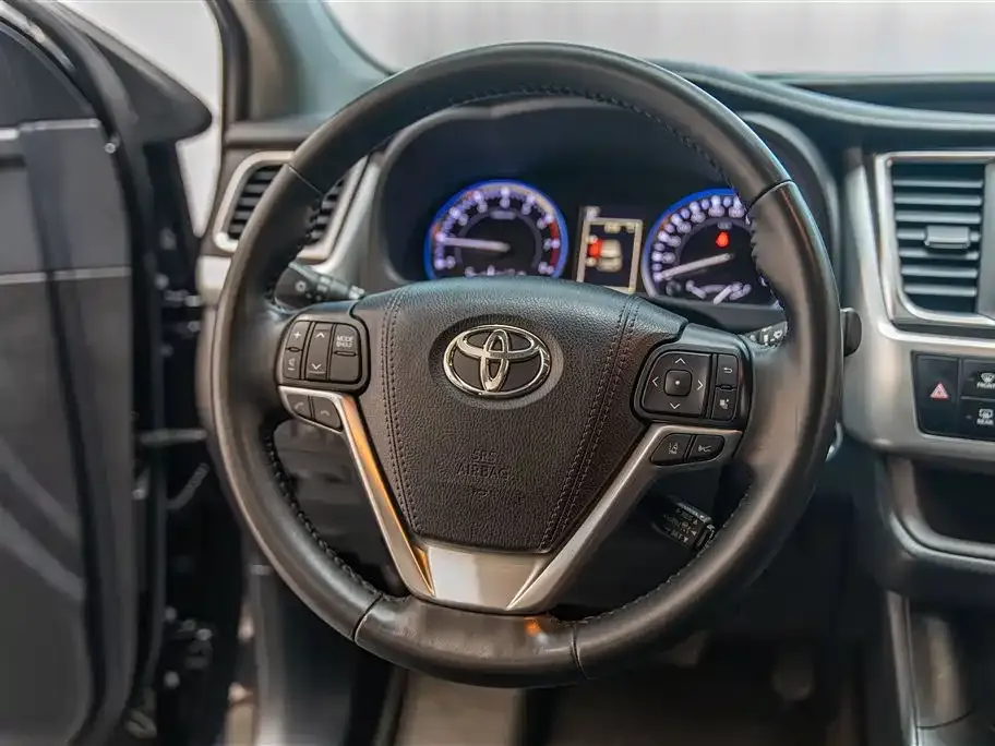 Toyota Highlander — фото 8