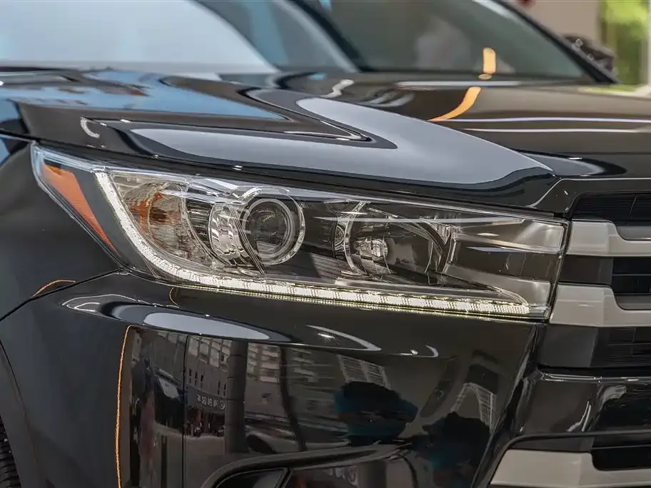 Toyota Highlander — фото 10