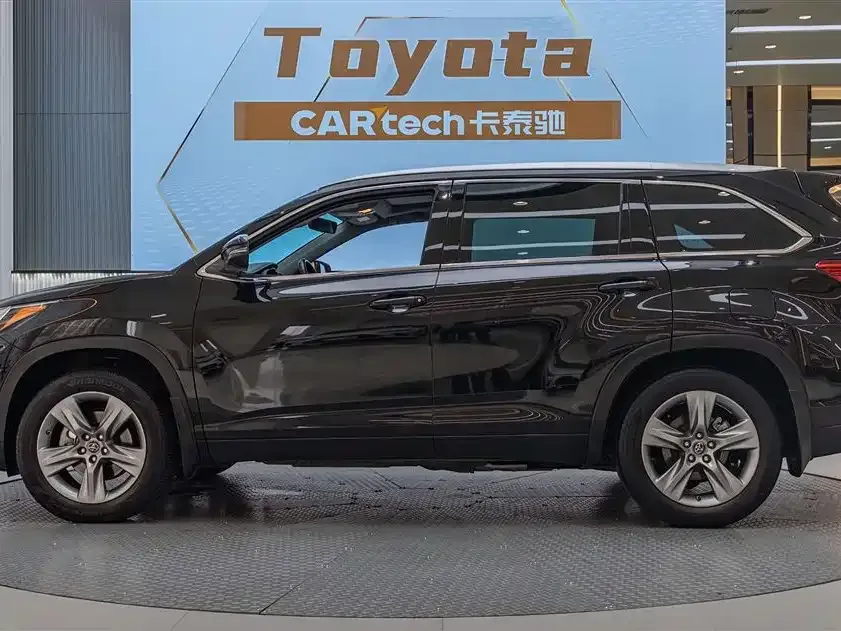 Toyota Highlander — фото 4