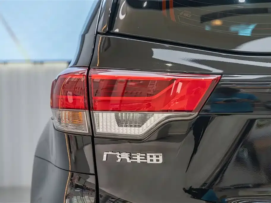 Toyota Highlander — фото 2