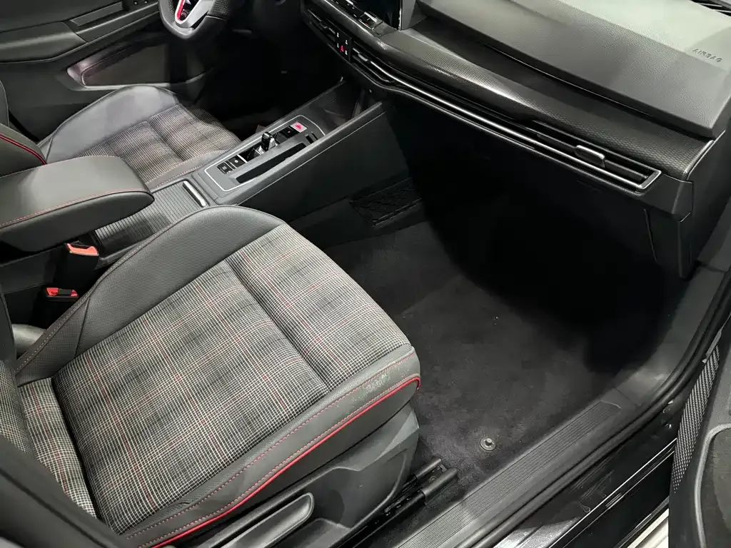 Volkswagen Golf GTI — фото 9