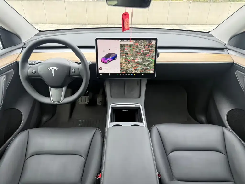Tesla Model Y — фото 2