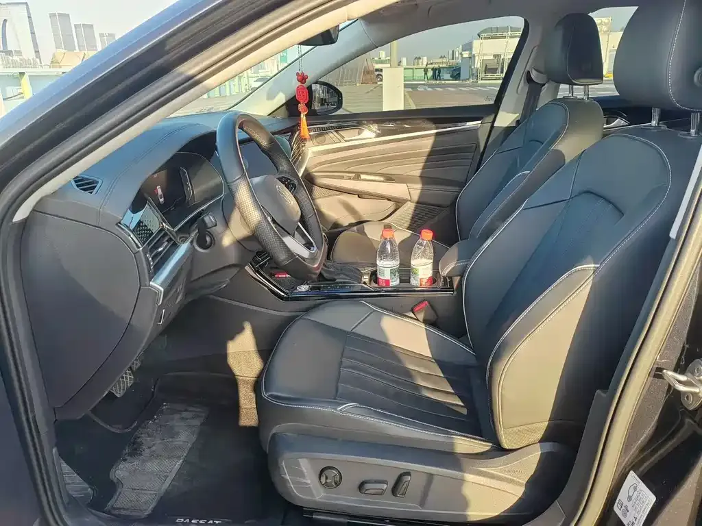Volkswagen Passat — фото 8