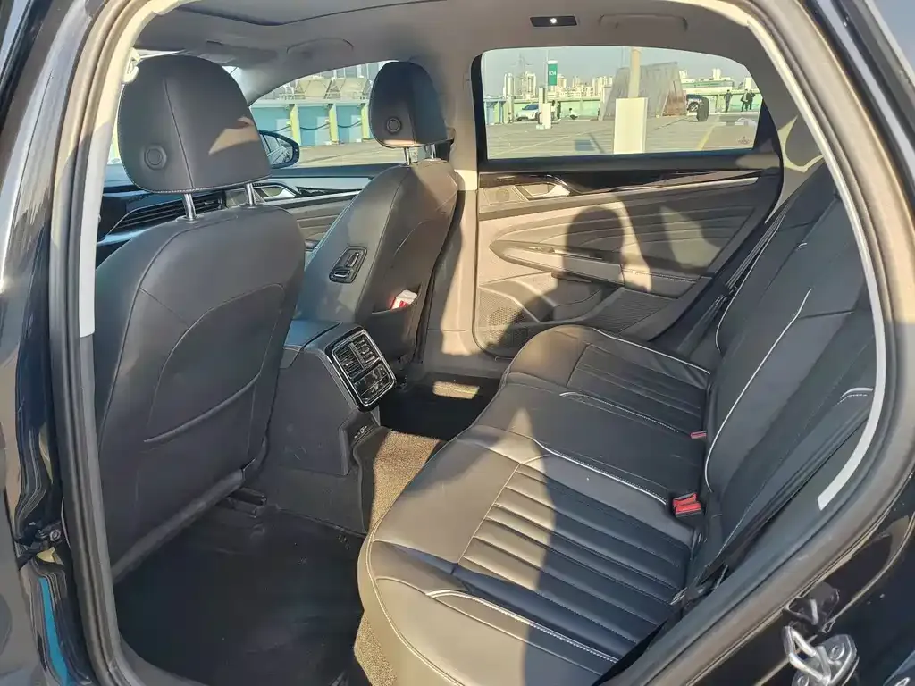 Volkswagen Passat — фото 7