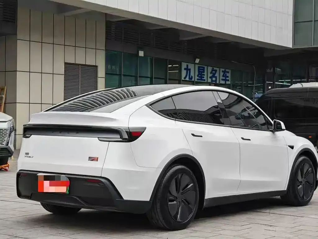 Tesla Model Y — фото 5