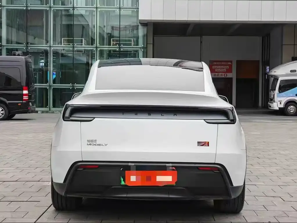 Tesla Model Y — фото 6