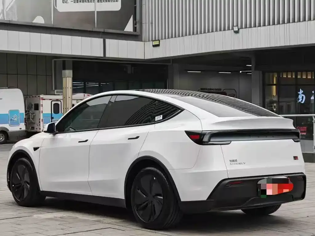 Tesla Model Y — фото 4