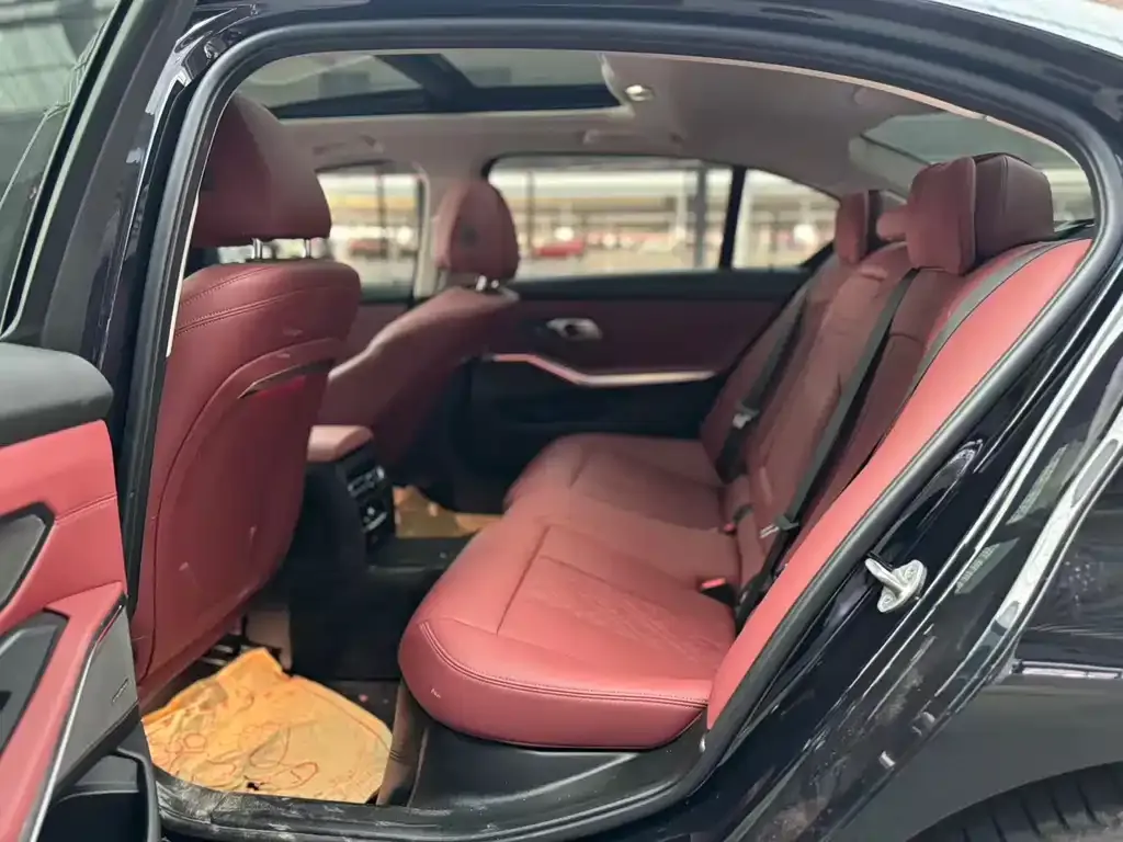 BMW 3 Series 2024 из CN, фото 2