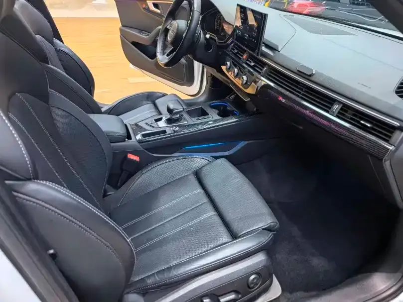 Audi A4L 2023 из CN, фото 6