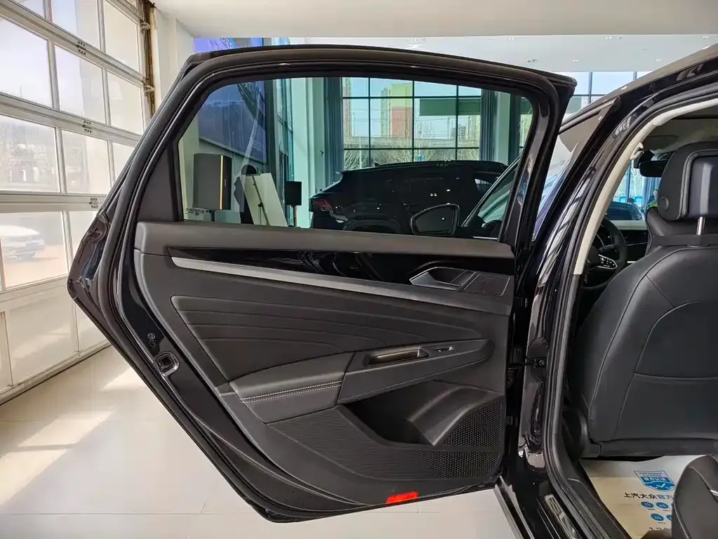 Volkswagen Passat — фото 10