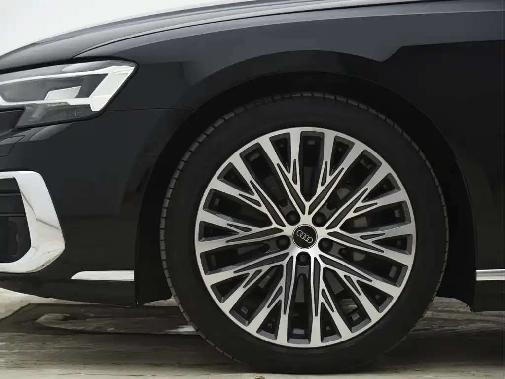 Audi A8 — фото 10