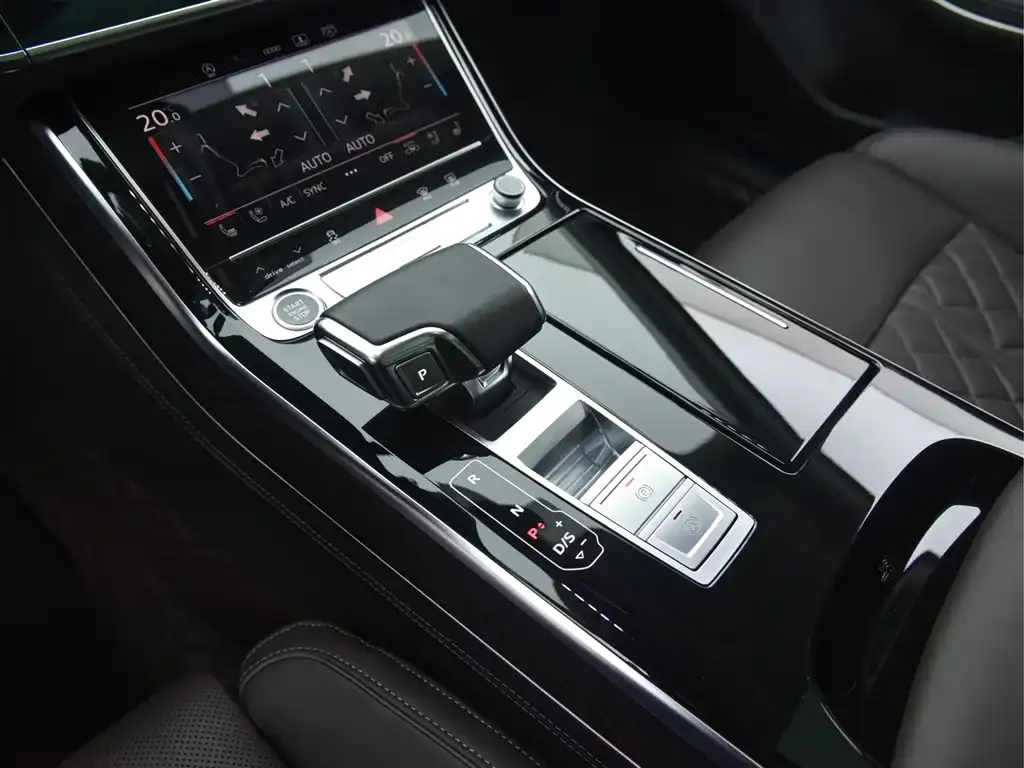 Audi A8 — фото 7