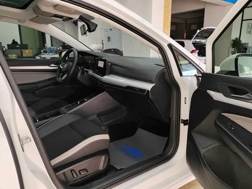 Volkswagen Golf 2022 из CN, фото 7