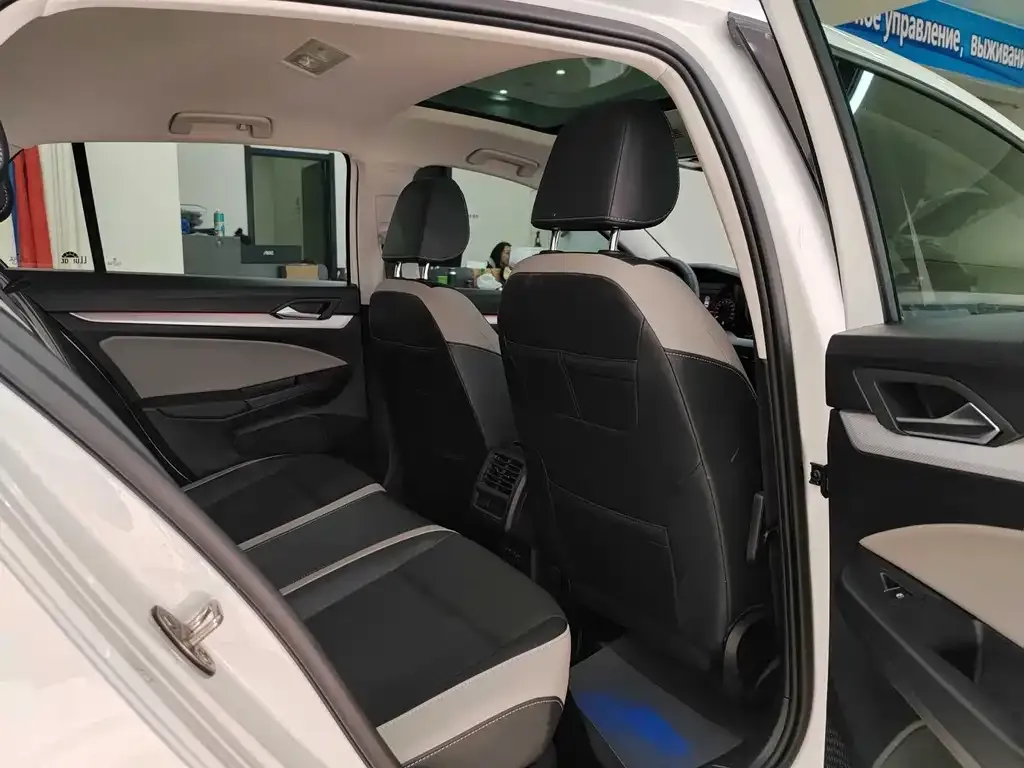 Volkswagen Golf 2022 из CN, фото 10