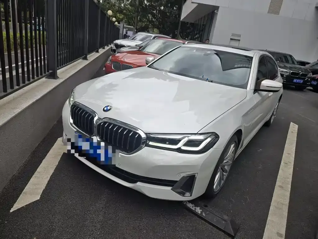 BMW 5 Series — фото 1