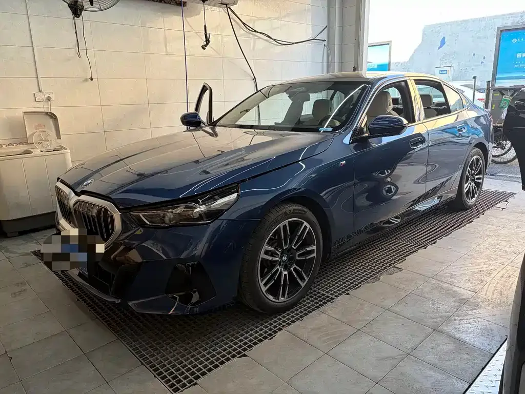 BMW 5 Series (Import) 2025 из CN, фото 1