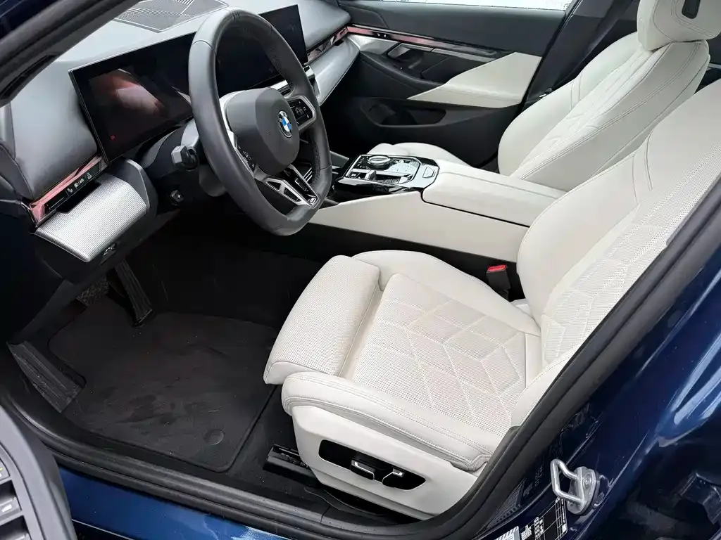 BMW 5 Series (Import) 2025 из CN, фото 5