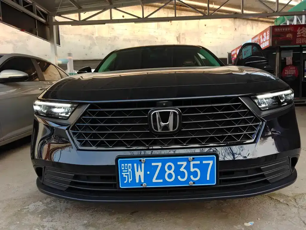 Honda Accord — фото 1