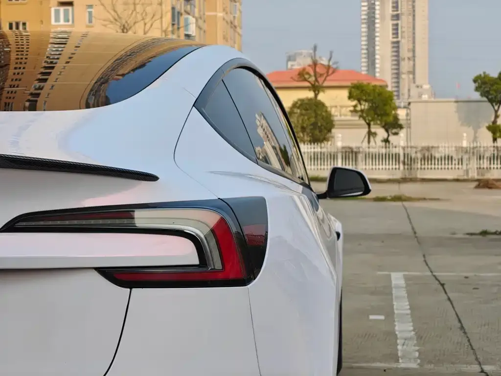 Tesla Model 3 — фото 2