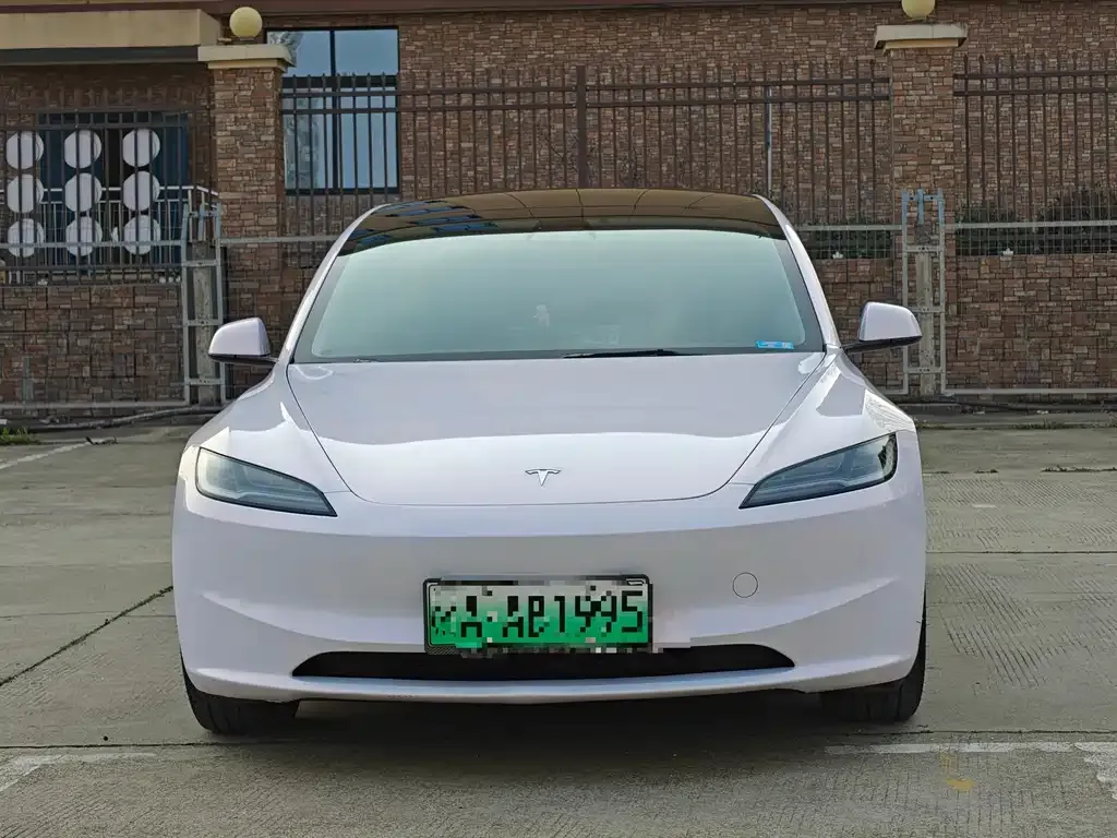 Tesla Model 3 — фото 7