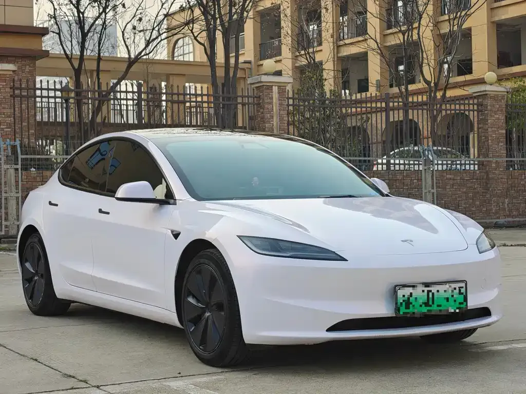 Tesla Model 3 — фото 10