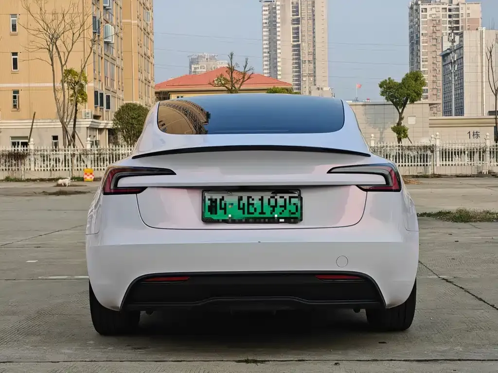 Tesla Model 3 — фото 4