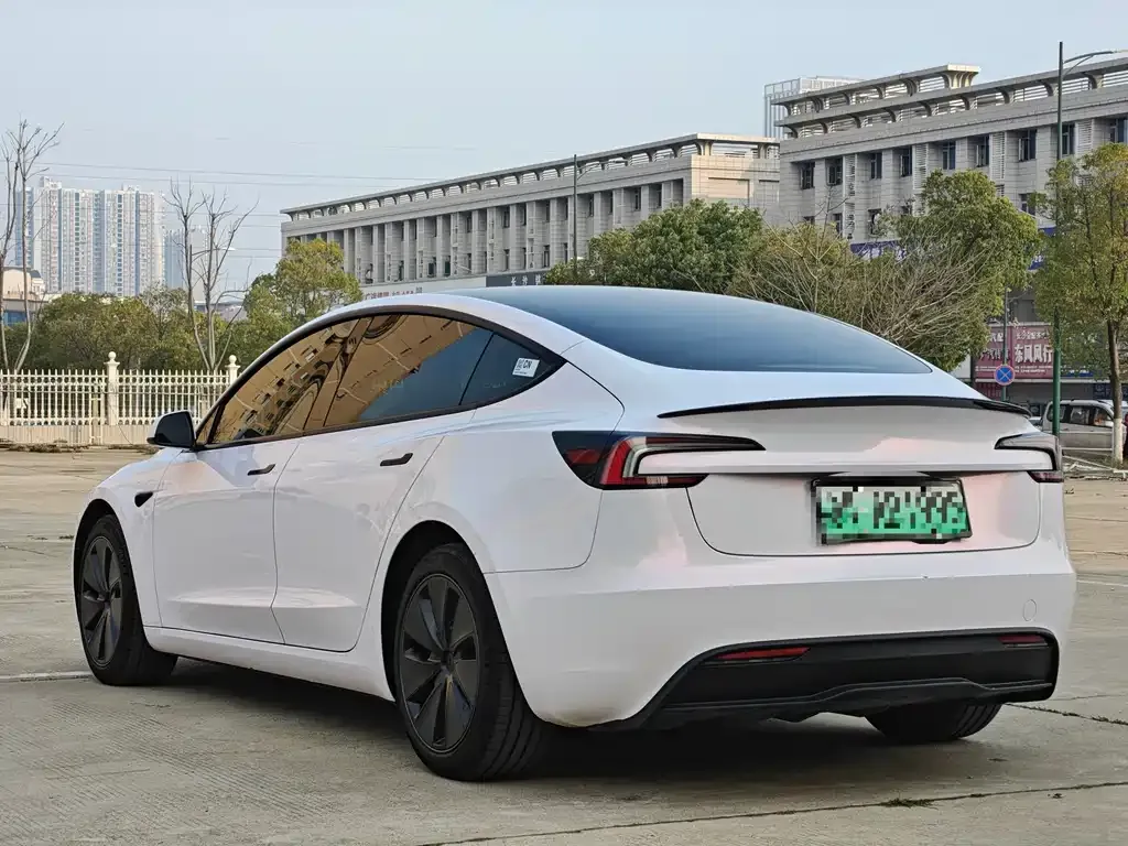 Tesla Model 3 — фото 6