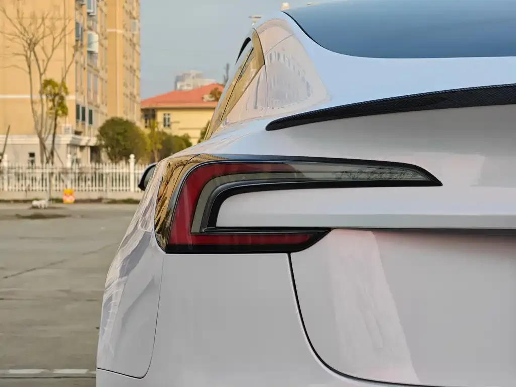 Tesla Model 3 — фото 5