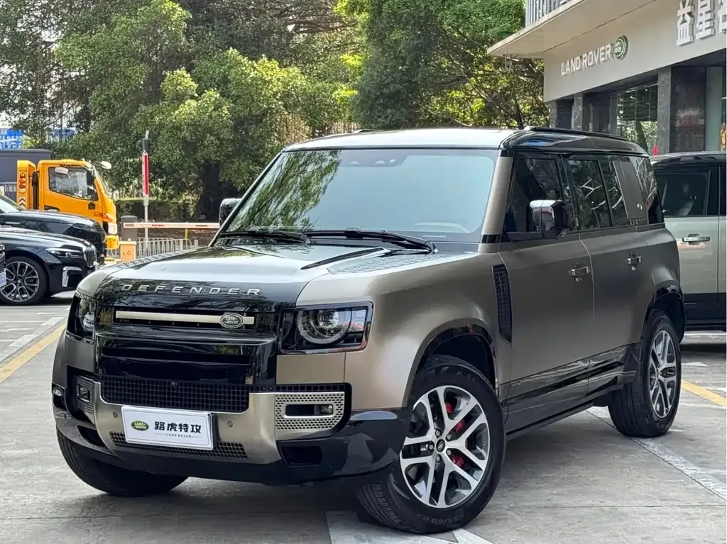 Land Rover Defender — фото 1