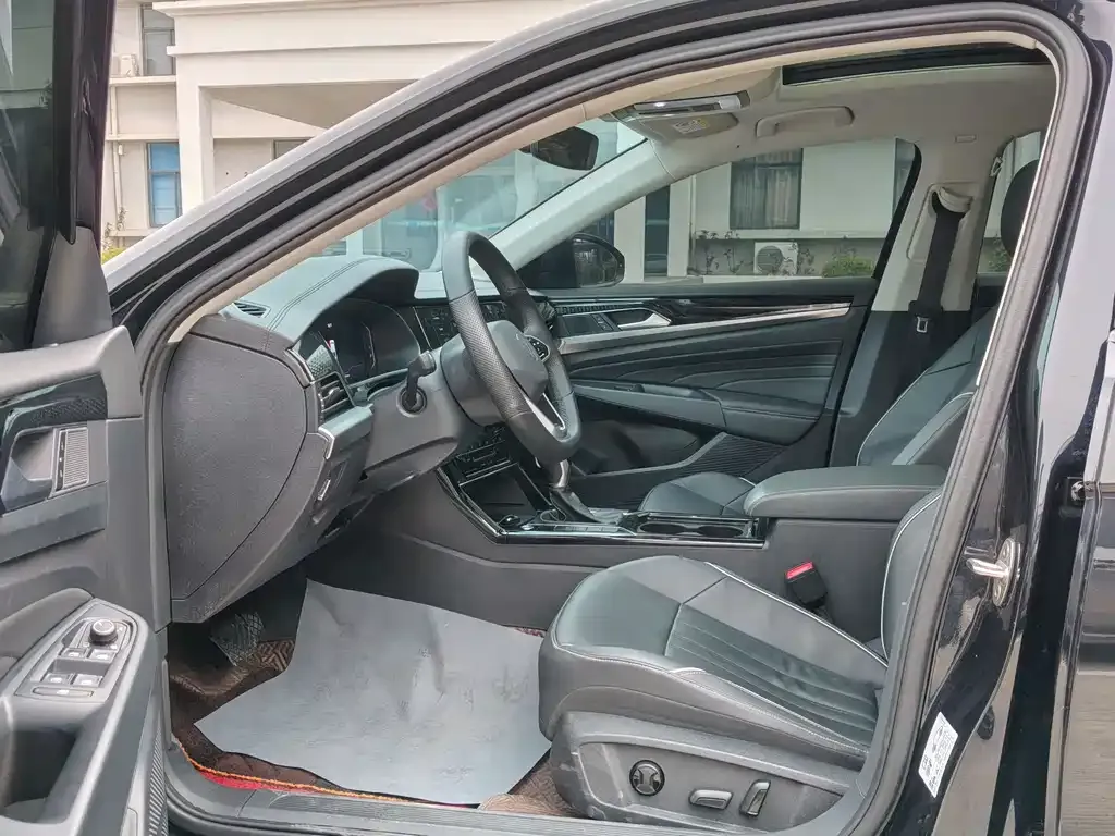 Volkswagen Passat 2023 из CN, фото 8
