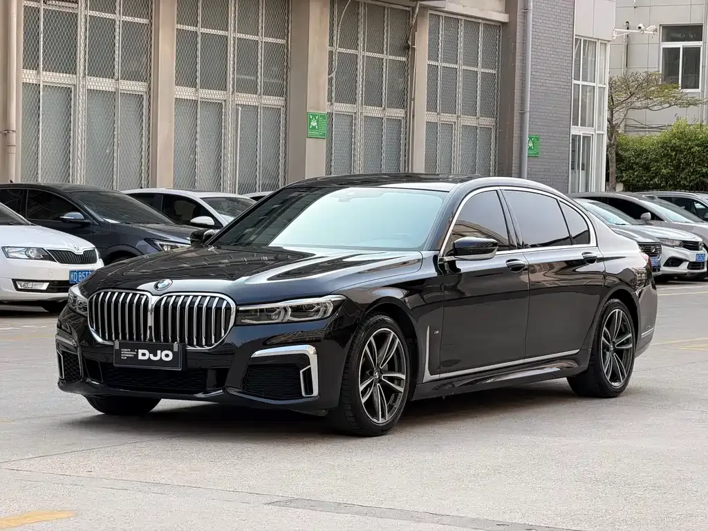 BMW 7 Series — фото 1