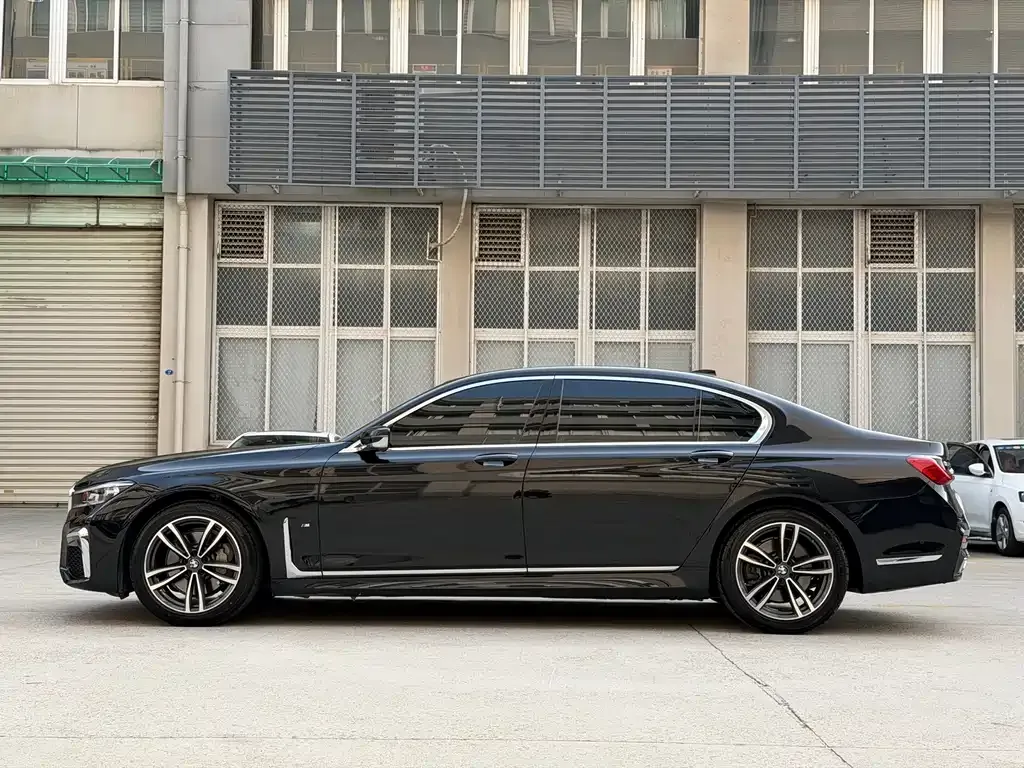 BMW 7 Series — фото 5