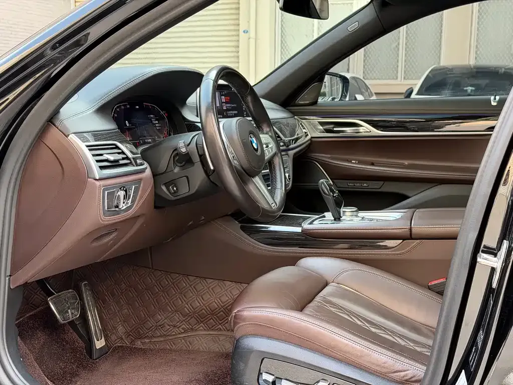 BMW 7 Series — фото 6