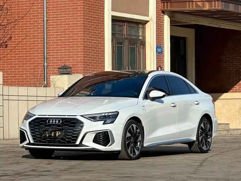 Audi A3 — фото 1