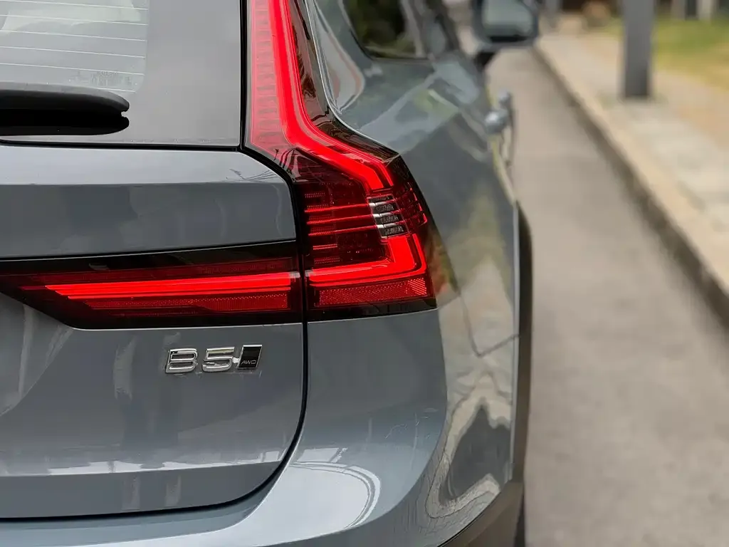 Volvo V90 2023 из CN, фото 3