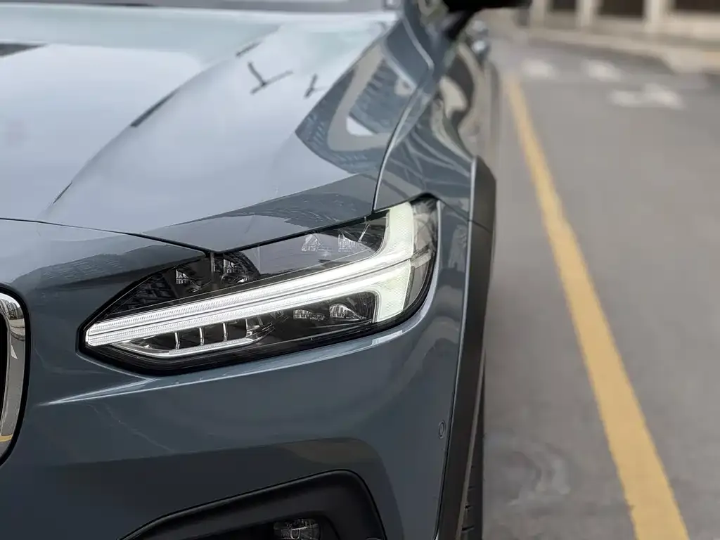 Volvo V90 2023 из CN, фото 2