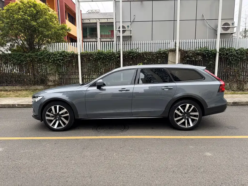 Volvo V90 2023 из CN, фото 8