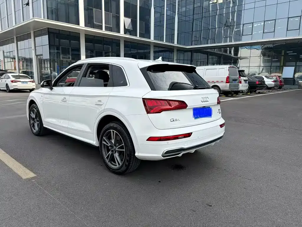 Audi Q5L — фото 2