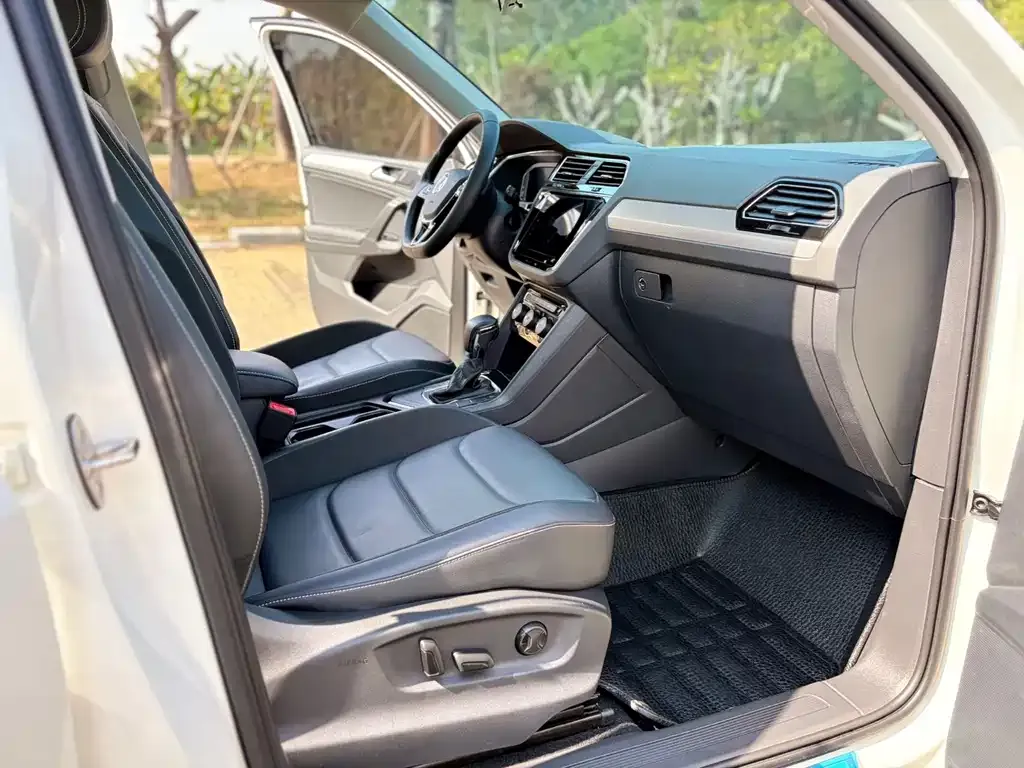 Volkswagen Tiguan L 2021 из CN, фото 4