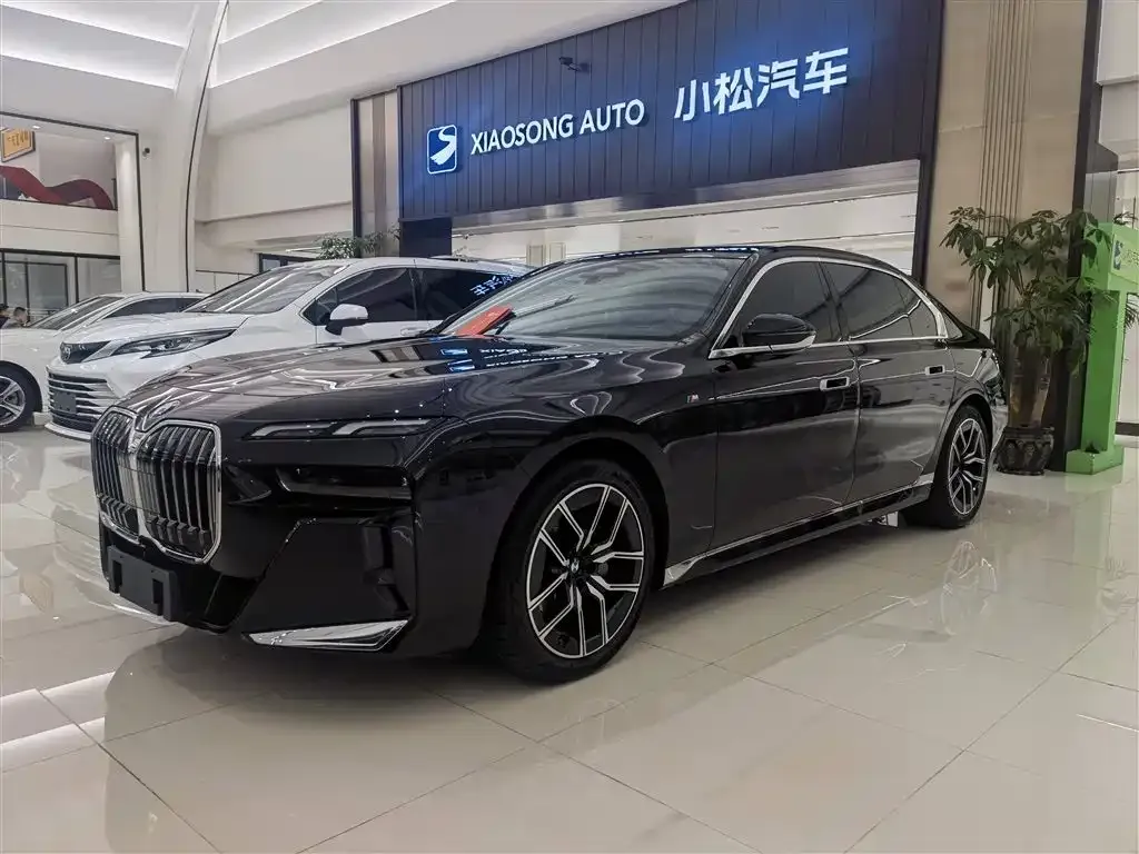 BMW 7 Series — фото 1