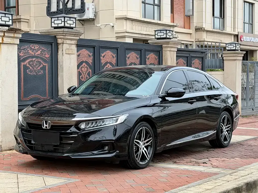 Honda Accord — фото 1