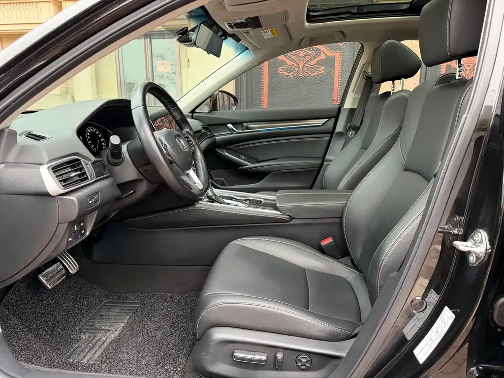 Honda Accord — фото 10