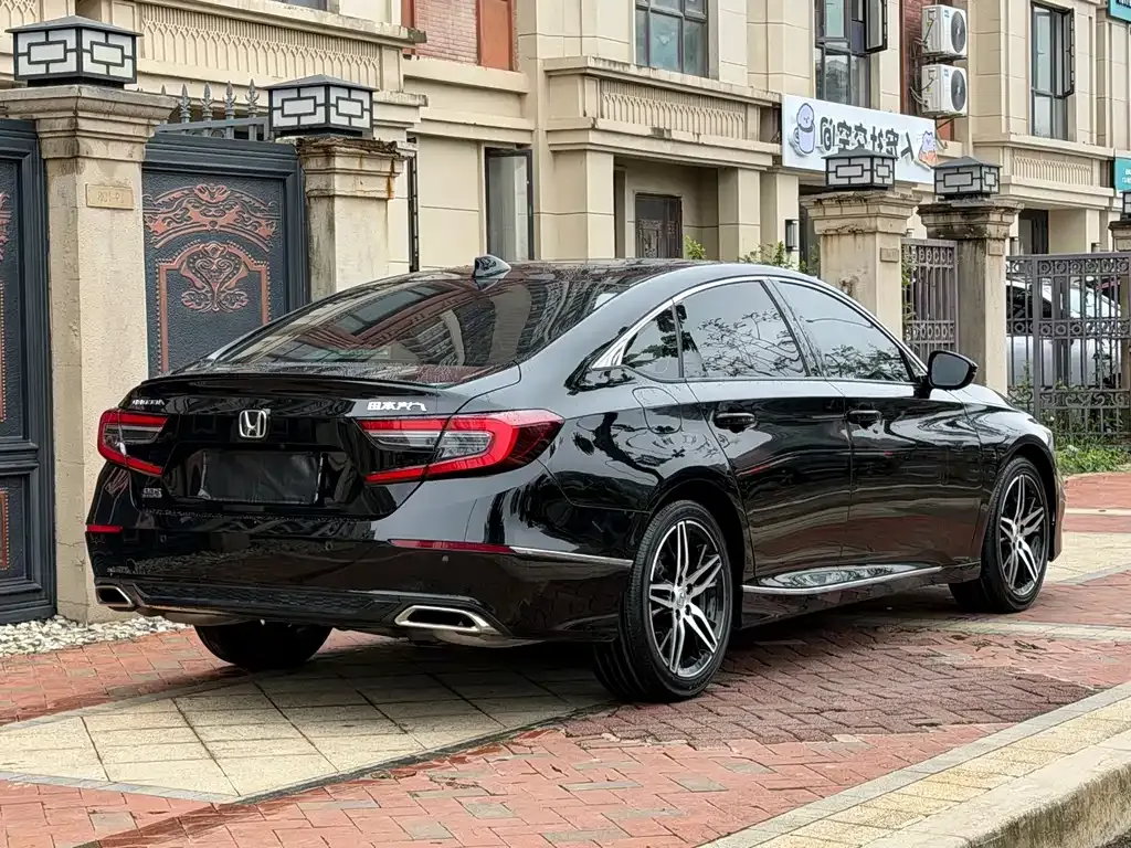 Honda Accord — фото 8
