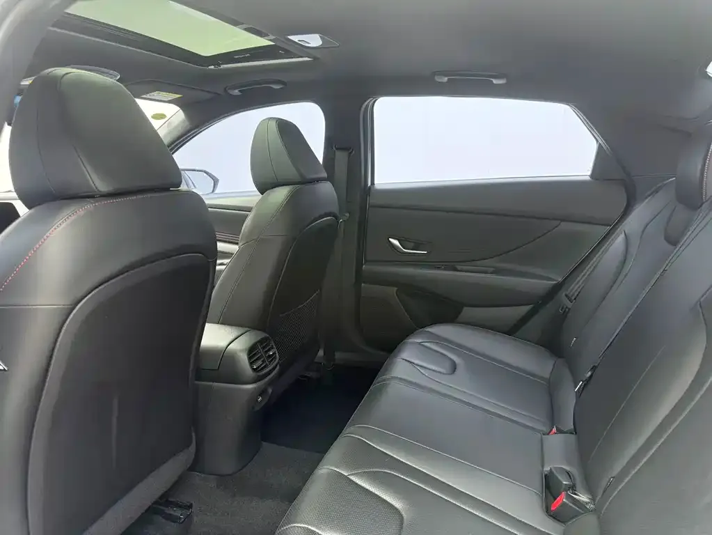 Hyundai Elantra 2022 из CN, фото 2